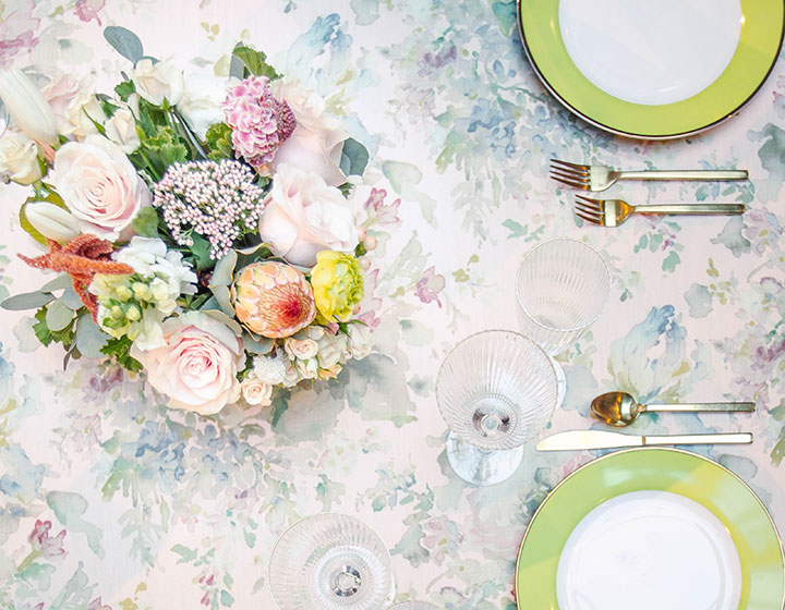 hotel wedding table setting