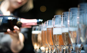 Champagne Pour