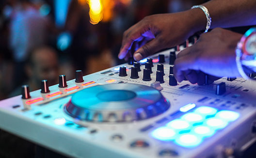 DJ and DJ Set up
